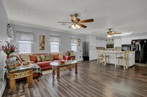 Charming Home with Hot Tub, Sauna & Grill